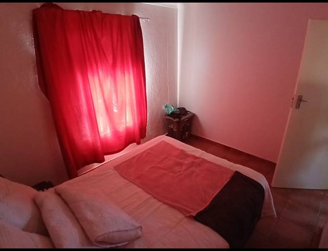 2 BEDROOM HOUSE FOR SALE IN STRETFORD